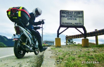 Finally, I reached the Philippines Pali or the Highest Point in the Phil Highway System. Seven thousand four hundred feet above sea level!