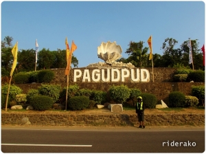 Another stop at the Pagudpud Shell.